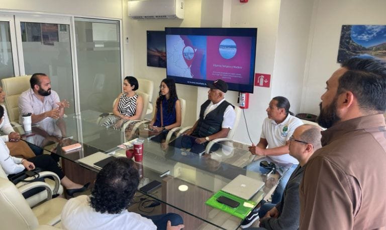 Autoridades estatales se reúnen con operadores del s