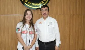 Felicita rector a Edith de Leija por sus éxitos